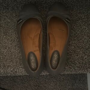 Women's Gray Flats